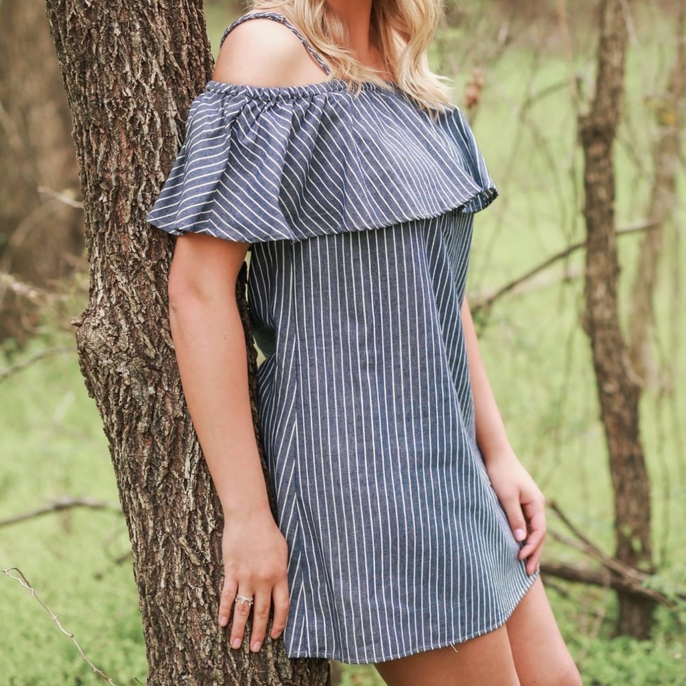 Off the shoulder mini dress! Size M.